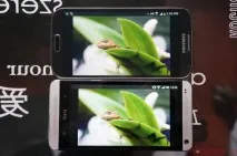 І знову порівнюємо екрани Galaxy S4 та HTC One Galaxy