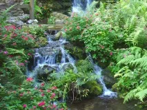 Як облаштувати водний каскад на дачі водний