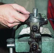 Як відремонтувати головний циліндр автомобіля Газель автомобіля
