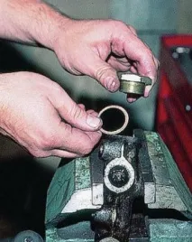 Як відремонтувати головний циліндр автомобіля Газель циліндр