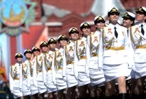 Як виглядає жіноча військова форма у різних країнах військова