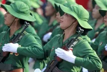 Як виглядає жіноча військова форма у різних країнах різних