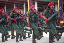 Як виглядає жіноча військова форма у різних країнах військова