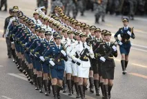 Як виглядає жіноча військова форма у різних країнах військова
