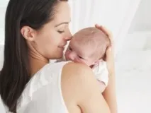До чого свербить ліве вухо свербить
