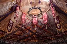 Непоказні зовні - приголомшливі всередині чудові юрти кочових народів зовні