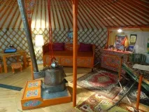 Непоказні зовні - приголомшливі всередині чудові юрти кочових народів всередині
