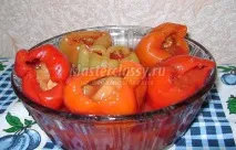 Перець, фарширований овочами на зиму. овочами