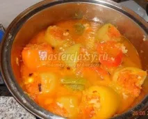 Перець, фарширований овочами на зиму. фарширований