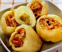 Перець, фарширований овочами на зиму. хвилин