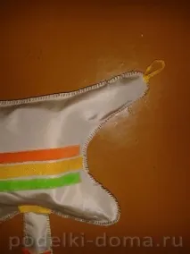 Прихватка для штори Кішка в техніці гільйошування прихватка
