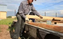 Ремонт дерев’яного будинку заміна нижніх вінців будинку