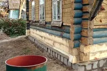 Ремонт дерев’яного будинку заміна нижніх вінців будинку