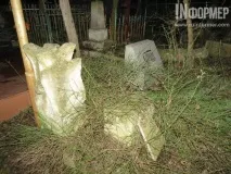 Склепи розкриті, порох знесений на смітник знесений