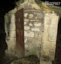 Склепи розкриті, порох знесений на смітник склепи