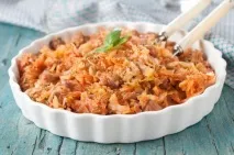 Тушкована капуста з м’ясом у мультиварці Редмонд ясом
