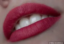 Стійка рідка помада Proof lipstick- shine №06 від Jeans стійка