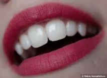 Стійка рідка помада Proof lipstick- shine №06 від Jeans помада