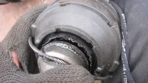 Заміна задньої подушки двигуна подушки