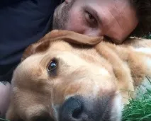Актор Том Харді вшанував пам’ять померлого собаки зворушливим есеєм вшанував