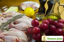 Курята-корнішони з ароматним маслом, беконом та виноградом - Смачні рецепти у Марини будинку смачні