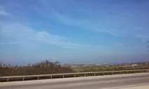 Для чого висять такі червоні кулі на лініях електропередач висять