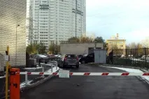 Будинок біля річкового вокзалу на вул. будинок