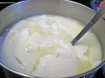 Як отримати згусток під час приготування сиру молока