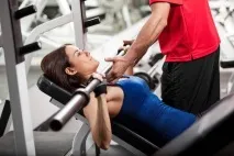 Як правильно робити жим лежачи техніка та типові помилки - Fitness Guide техніка