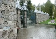 Як зробити паркан із натурального природного каменю своїми руками - інструкція з фото паркан