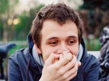 Як стримати недоречний сміх недоречний