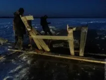 Як витягти позашляховик, що провалився під лід, розважальний портал провалився