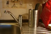 Кухонний кран із гнучким виливом гнучким