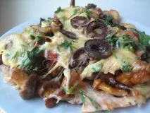 Куряче філе з грибами та маслинами куряче