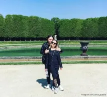 ЛарисаГузєєва відпочиває у Франції разом із дочкою та невісткою відпочиває