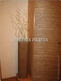 Ваза підлогова з картонних рулонів клеєм