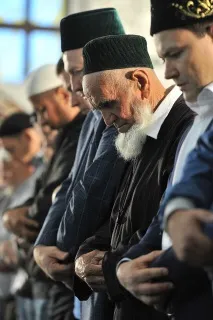Намаз у тюбетейці або без З точки зору Сунни намаз