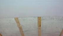 Обшивка стелі ванною пластиковою вагонкою. стелі