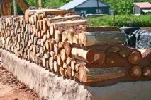 Оригінальна підлога з дерев’яних спилів підлога