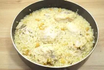 Плов з куркою, родзинками та морквою по-корейськи – Покроковий рецепт з фото Другі страви родзинками