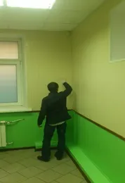 Фарбування стін та стель у школах стель