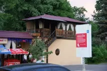 Після знесення павільйонів біля метро, московська влада взялася знесення
