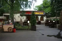 Після знесення павільйонів біля метро, московська влада взялася після