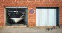 Прикольні наклейки на двері гаража двері
