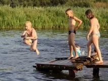 У любителів пірнати у водоймі може розвинутися отит та постраждати барабанна перетинка водоймі