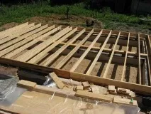 Пристрій підлоги в каркасному будинку - конструкція, з чого складається пиріг в кімнатах і у ванній кімнаті. чого