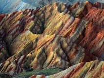 Збирати пазли онлайн - Пагорби Danxia онлайн