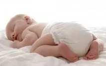О котрій дитина починає перевертатися дитина