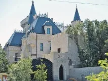 Замок Пугачової та Галкіна в селі Бруд, Блогер ylsyls на сайті 3 квітня 2012, СПЛЕТНИК замок
