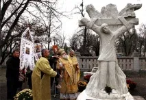 Жителі Ольшани відмовилися встановлювати у своєму селі пам’ятник святому УПЦ, Православне Життя ольшани